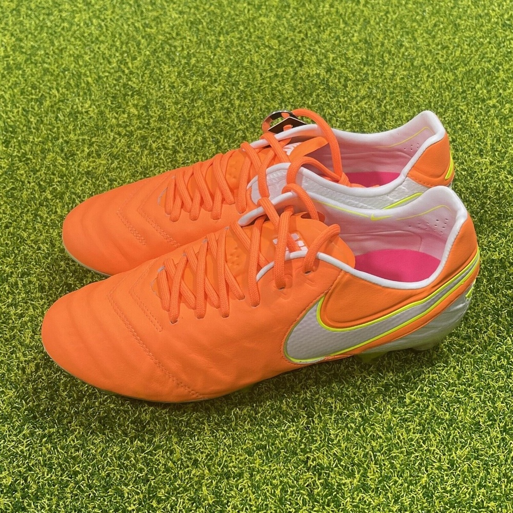 Nike Women’s Tiempo Legend VI SG-Pro Size 8 Soccer Cleat Orange Volt 827248-818